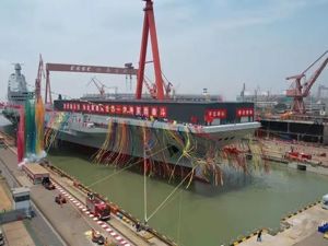 我国第三艘航空母舰下水，命名福建舰，完全自主设计建造！