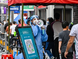 上海大样本数据揭示奥密克戎低重症率 轻中症方向新冠药物何处去？