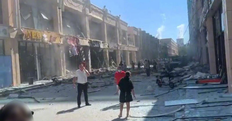 突发！河北燕郊一商业街商铺发生爆炸，10人受伤，附近居民：爆炸中心店铺已面目全非