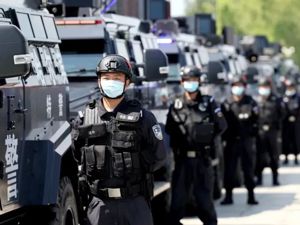 突击车、直升机都安排上了！多地公安街头武装巡逻，还有领导暗访夜市…