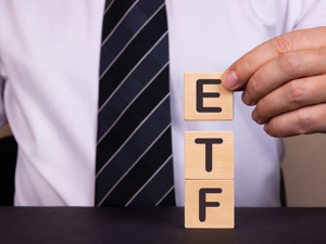 ETF中期盘点：近700产品仅71只正收益，TMT行业“霸屏”跌幅榜！没想到，科创50、地产二季度强势吸金