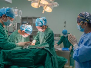国务院：开展提升高水平医院临床研究和成果转化能力试点 对滥用赋码的要依法依规严肃查处