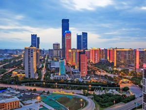 每经品房 | 新政实施月余，“千人摇”楼盘创年内新高，西安楼市回暖了？