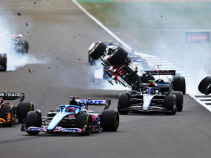遭遇惊险翻车事故，中国F1车手周冠宇报平安：Halo救了我！什么是Halo系统？