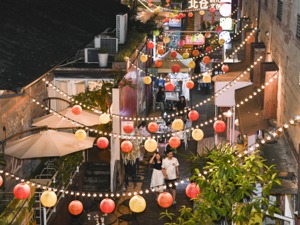 十大消费重镇三个月来已发消费券近70亿元，有地方66万张3分钟抢光，“热得发烫”的消费券究竟能给经济复苏帮上多大忙？