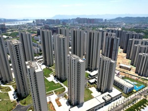 楼市2022年期中考“交卷” 新房成交环比由降转增 百强房企销售额腰斩