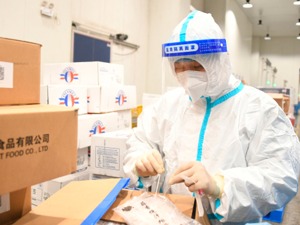如何加强冷链疫情防控？海关总署答每经问：优化完善监测检测工作，严格监督口岸环节预防性消毒