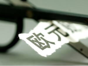 见证历史！欧元兑美元近20年首次跌破平价！“1欧元=1美元”的时代下，欧元区如何自救？