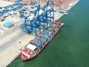 海关总署：上半年我国货物贸易进出口总值19.8万亿元 同比增长9.4%