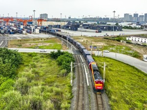 成都国际铁路港携手宁波舟山港打造“一站式”“无水港”服务
