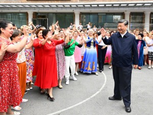习近平在新疆乌鲁木齐市考察调研