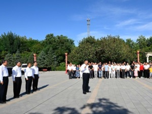 习近平在新疆石河子市考察调研