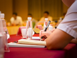 省委理论学习中心组举行专题学习会，集中学习习近平总书记来川视察重要指示精神