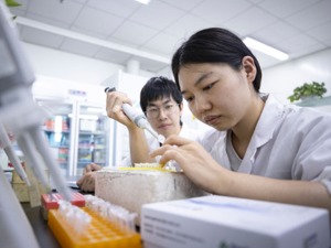 十年来高校R&D拨入经费累计上万亿 专利授权量增幅达到346.4%