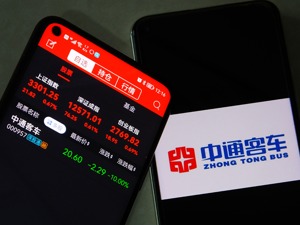 券商罕见同步提示交易风险 中通客车上演天地板后昨跌停