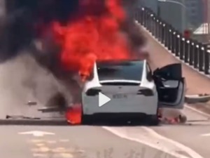 突发！林志颖开特斯拉遭遇车祸，现场火势猛烈，警方表示无酒驾！特斯拉客服最新回应......