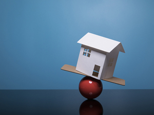 这个小县城拼了！300余名中介，卖一套房就奖1000元！这钱怎么发？