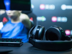 用户规模近5亿、半年收入超700亿，中国电竞国内关注度超足球篮球