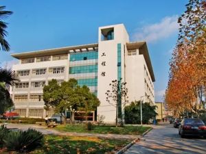 出国访学期间有一个月工资372元？清华毕业博士发帖，扬州大学回应