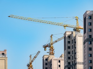 前7月百强房企拿地额降超5成！这些房企仍在溢价“抢”地