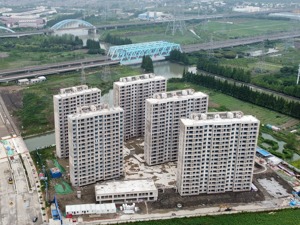 停工半年后，正荣悦珑府400多位业主终于盼来复工，开发商已汇入3000万元资金