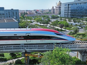 印尼雅万高铁高速动车组在青岛下线  采用中国标准，最高运行时速350公里