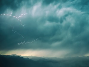 注意！这些地方将有8至10级雷暴大风或冰雹天气！雷雨交加时如何避免雷击伤？预防要点全知晓