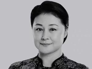 “谢大脚”于月仙车祸肇事人被判1年！逝世一周年，其丈夫发文悼念…