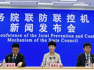 高龄老人长期居家有无接种疫苗必要？中疾控答每经问：不出门不意味着没风险，接种疫苗可提高特异性免疫力