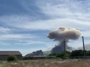 这座军用机场爆炸已致14人受伤！乌方最新回应：无法确定原因，但爆炸摧毁了九架敌方战机，对结果感到满意