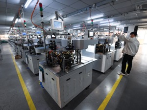 两部门：到2025年中央财政计划分三批支持地方开展中小企业数字化转型试点 打造4000-6000家“小灯塔”企业作为样本
