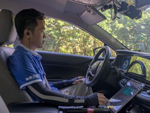 车辆一路畅行不等灯，一键导航直达空闲车位…… 这些自动驾驶体验功能 手机地图如何实现？