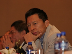 “睡多了是伤害，能睡4个小时就很完美”，张朝阳建议少睡觉，每天睡多久合适？医生说......