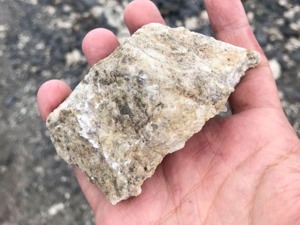 西藏矿业上半年净利润同比大增10倍 锂资源业务毛利率超94%