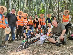 战山火 护家园！ 记者现场直击：民间救援力量助力击退重庆缙云山山火