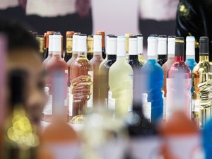 疫情下葡萄酒需求仍然疲软 龙头张裕A上半年增收未增利