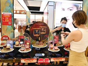 2022年化妆品行业告别高增长：彩妆市场下滑明显，疫情让行业更重“内功”