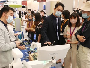 卫健委回应每经：国家级全民健康信息平台基本建成
