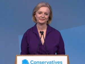 英国外交大臣特拉斯当选保守党新党首，将继任首相，接手高通胀和衰退等难题