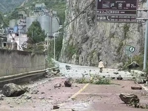 地震突袭川西旅游重镇