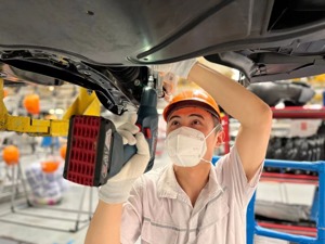 战疫一线丨一汽-大众成都分公司当好“链主”，近4000名员工驻厂闭环生产 