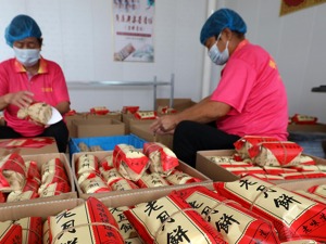 借商品外包装直接寄快递？国办发文整治商品过度包装卷土重来，明确创新研发商品和快递一体化包装产品