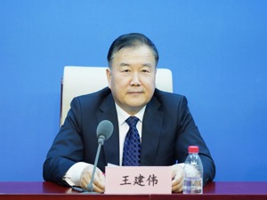 如何加快制造业数字化网络化智能化发展？工信部答每经问：将着力培育一批面向行业场景的新模式新业态解决方案