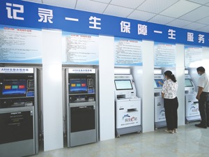 十年来我国基本民生保障标准不断提高 2012年至2021年，全国城乡低保平均标准分别增长1.2倍和2.1倍