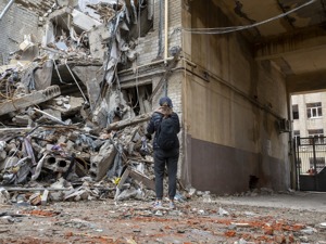 最新！俄军打击乌军目标，乌方称已控制哈尔科夫地区300个定居点；乌方：约5000人在英受训