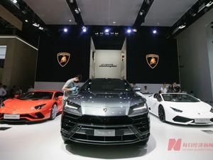 对开门！百公里加速3.3秒！法拉利推出首款“FUV”，公司强调：不是SUV！价格公布→