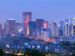 苏州楼市“变调”24小时：前一日销售员奔走狂欢，第二天买房人面临毁约