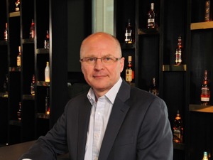 每经记者专访怀特马凯CEO Bryan Donaghey：威士忌价格将随需求增加上升，供应链重要性凸显
