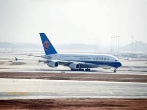 南方航空11.8亿元出售资产补充流行性  子公司豪气买飞机