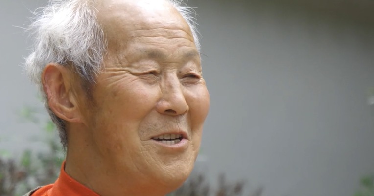 《红色守碑人》